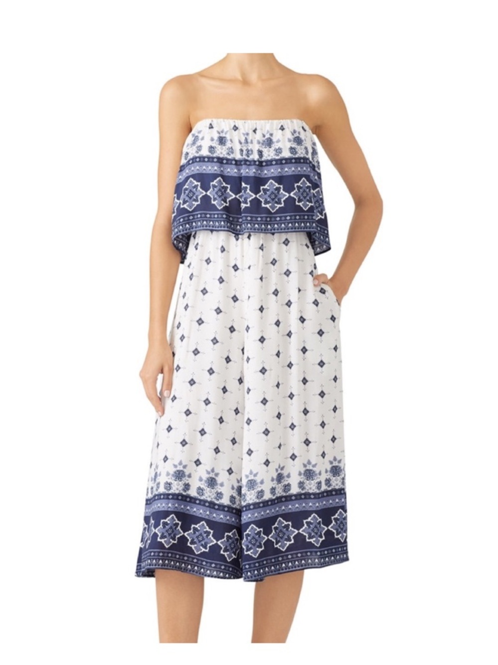 Somedays Lovin Morning Tides
Blue & White print Jumpsuit size small